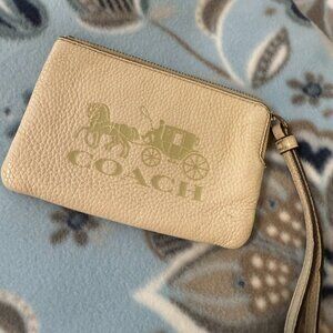 COACH Horse & Carriage-Small Corner Zip Wristlet-Off white.